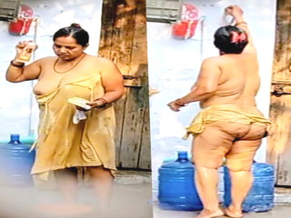 DESI VILLAGE BHABHI BATHING PEEPING HER NEIGHBOUR THROUGH SIDE-WALL SMALL HOLE CAPTURED