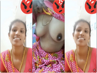 Tamil Young Aunty Boobs Showing on Videocall
